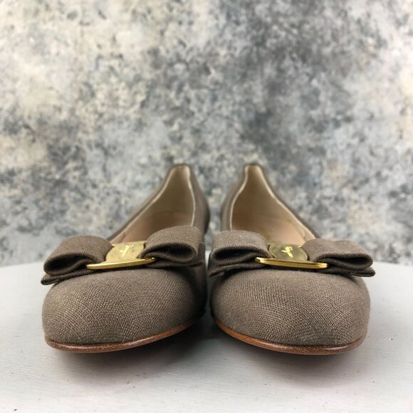 Salvatore Ferragamo Boutique NWOT Women's Size 8.5B Vara Brown Block Heel Pumps - Picture 2 of 16